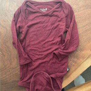 Kyte BABY Long-Sleeve Bodysuit - Burgundy